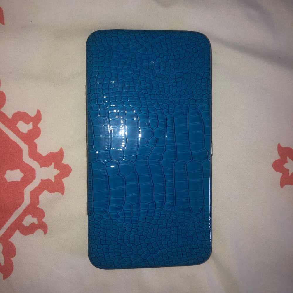 Apt. 9 wallet